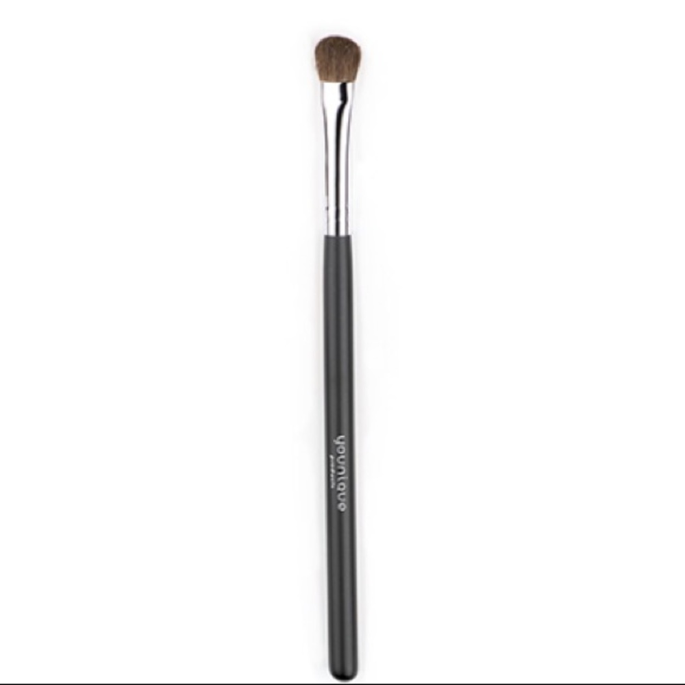 Younique deluxe brush